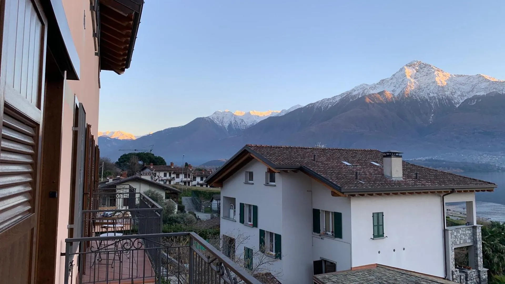 Casa Ludovica - Cozy Apartment With Panoramic Lake & Mountain Views Gera Lario 0*,  Itálie